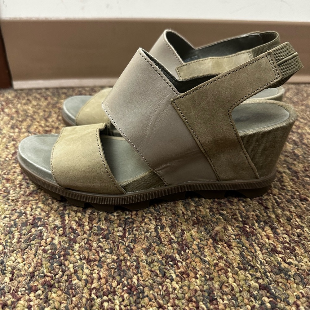 Sorel Moss Green Wedge Sandals size 7 1/2